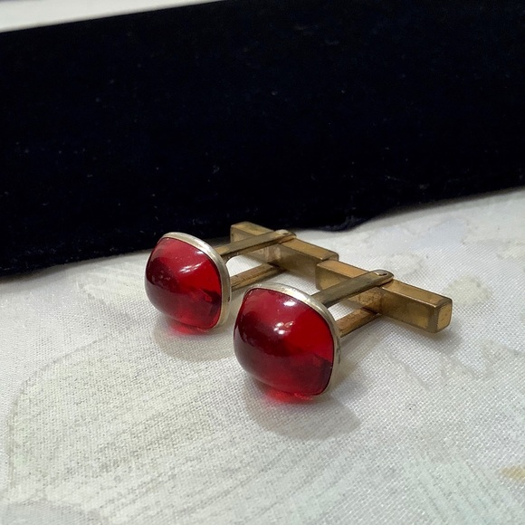 Vintage Gold With Red Lucite Cufflinks - Picture 2 of 5
